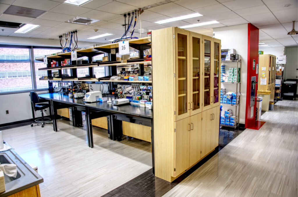 LEBA Architects | Renovated Wet Lab Cancer Research Space at CHS, UCLA