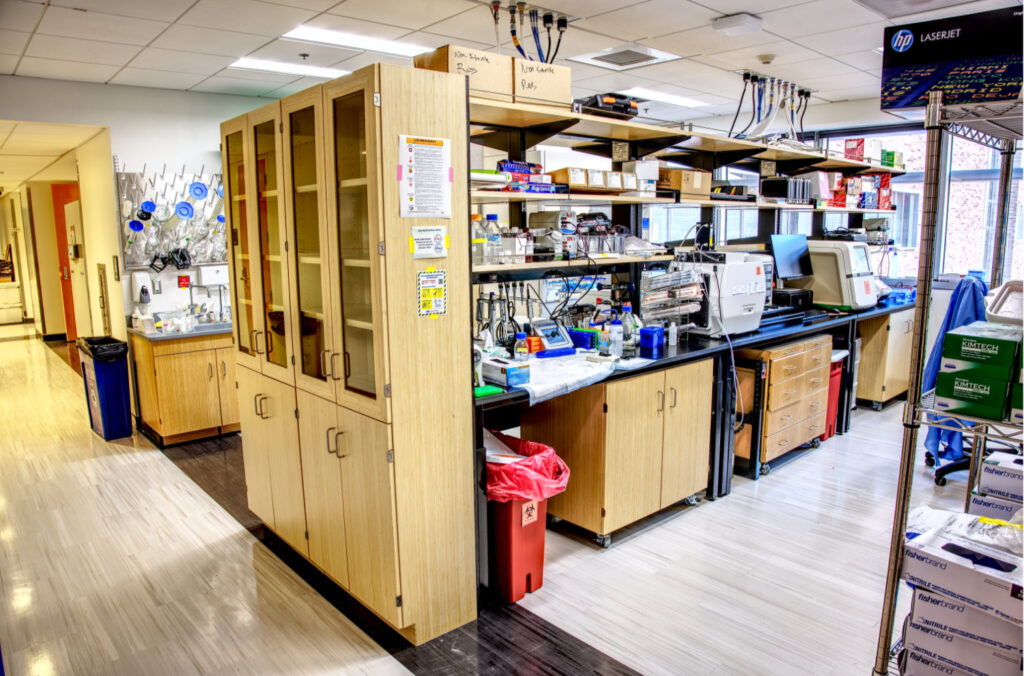 LEBA Architects | Renovated Wet Lab Cancer Research Space at CHS, UCLA